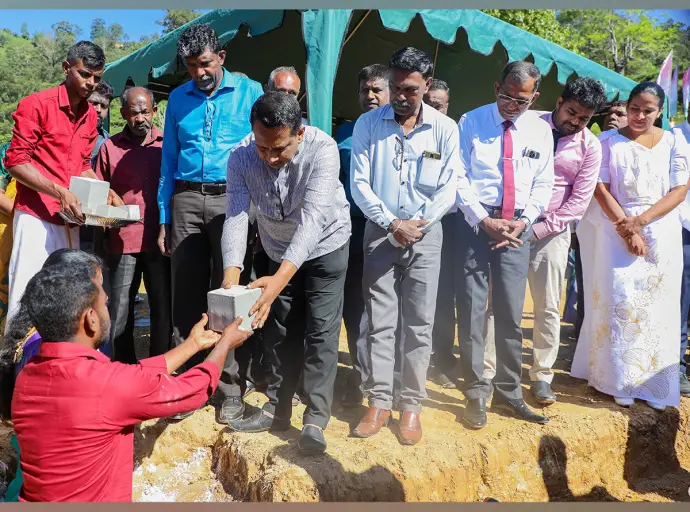 කනවරැල්ල වතුයායේ අවදානම් පවුල් 12කට නව නිවාස 