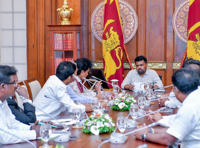 දෙමළ ප්‍රගතිශීලී සන්ධානයේ නායක මනෝ ගනේෂන් ඇතුළු පිරිස ජනපති හමුවෙයි