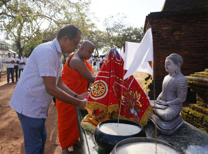 පුලතිසි පුර අලුත් සහල් මංගල්‍යය ඓතිහාසික ගල් විහාර පුදබිමේදී