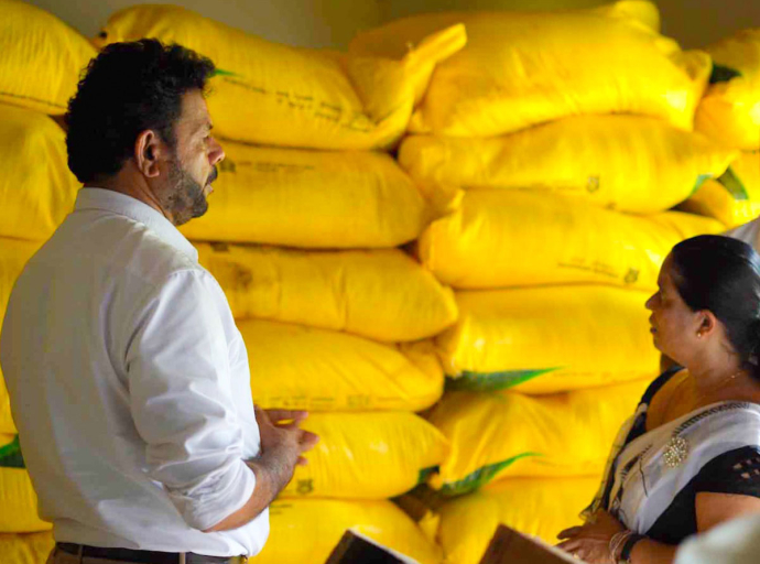 පොහොර හිඟයක් නැහැ. ගොවියාට සහන මිලට පොහොර ලබාදෙනවා -  නියෝජ්‍ය අමාත්‍ය නාමල් කරුණාරත්න