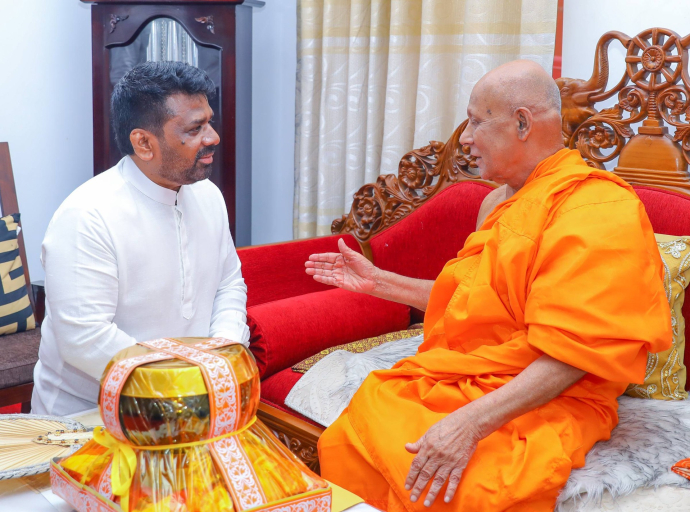 ජනපති මල්වතු, අස්ගිරි අනුනායක හිමිවරු බැහැදකී 