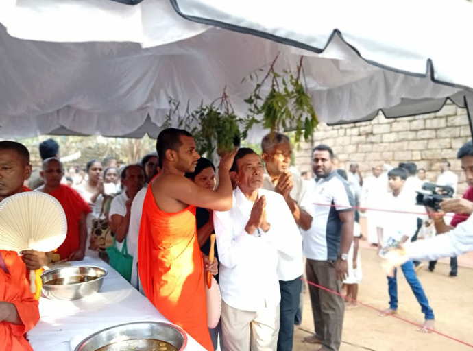 හිස තෙල් ගෑමේ උත්සවය ජය ශ්‍රී මහා බෝ සමිඳු අබියසදී