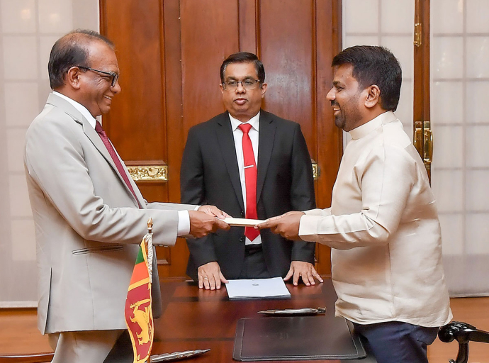 අනුර කරුණාතිලක මහතා බලශක්ති අමාත්‍යවරයා ලෙස දිවුරුම් දෙයි