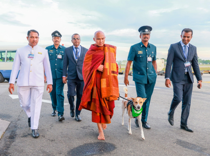 සාම පාද යාත්‍රාව වෙනුවෙන් පූජ්‍ය පඤ්ඤාකර ස්වාමීන් වහන්සේ‌ ප්‍රමුඛ භික්ෂූන් වහන්සේ  දිවයිනට