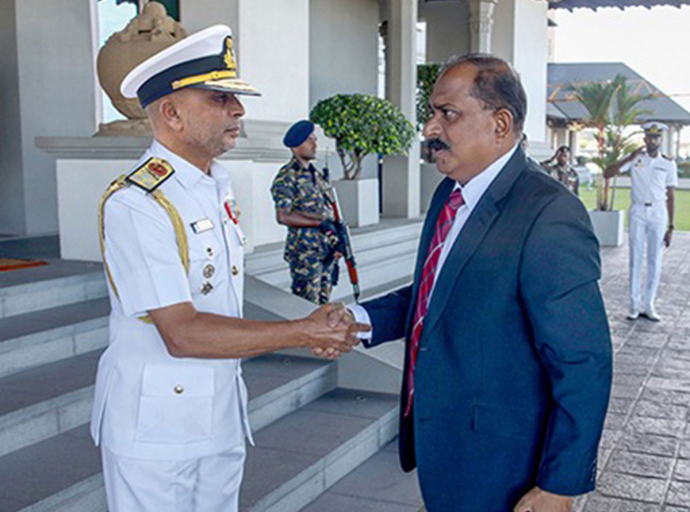 ‘රටම එකට’ ජාතික වැඩසටහනට නාවික හමුදාව ලබාදෙන සක්‍රීය දායකත්වය ආරක්‍ෂක නියෝජ්‍ය අමාත්‍යවරයාගේ ඇගයීමට 
