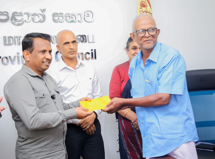 “දිට්ටා” සුළි කුණාටුවෙන් පීඩාවට පත් බදුල්‌ලේ පවුල් 23කට නිවාස ආධාර චෙක්පත් ප්‍රදානය කෙරේ