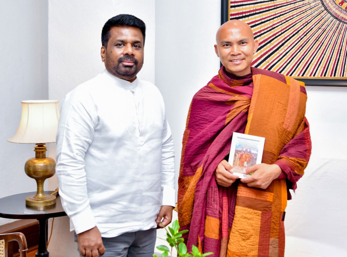 “එහිපස්සිකෝ" සාම පාගමනේ සමාප්තියෙන් පසු පූජ්‍ය පඤ්ඤාකර ස්වාමීන්වහන්සේ ජනපති හමු වෙති 