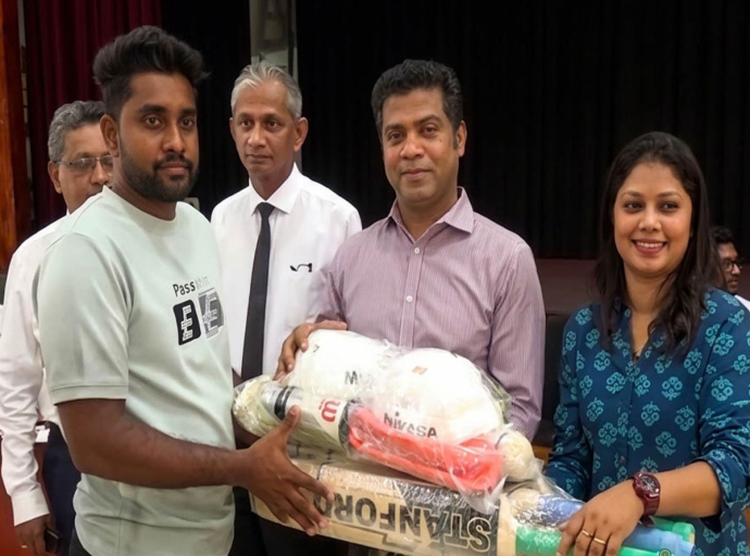 කළුතර දිස්ත්‍රික්කයේ ලියාපදිංචි ක්‍රීඩා සමාජ 70 ක් සඳහා ක්‍රීඩා භාණ්ඩ බෙදා දෙයි