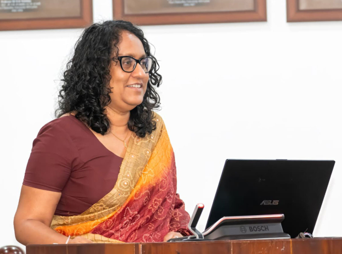 කෘත්‍රිම බුද්ධියට (AI) සරලව අනුගත වීම පමණක් නොව, ප්‍රතිපත්ති, ආචාරධර්ම සහ සියලුදෙනා ඇතුළත් පාලන ක්‍රමවේදයන් මඟින් එහි අනාගතය හැඩගැස්වීමට ශ්‍රී ලංකාව කටයුතු කළ යුතුයි - අග්‍රාමාත්‍ය