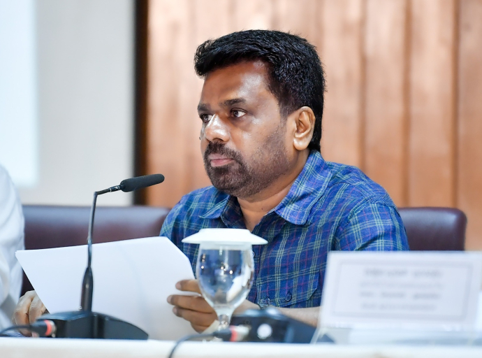 මහනුවර දිස්ත්‍රික්කයේ නැවත පදිංචි කිරීම් කඩිනම් කරන්න - ජනපතිගෙන් උපදෙස්