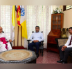 සෞඛ්‍ය හා ජනමාධ්‍ය අමාත්‍යවරයා මහනුවර රදගුරු අතිඋතුම්  වැලන්ස් මෙන්ඩිස් හිමිපාණන් බැහැදකී