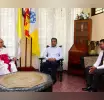 සෞඛ්‍ය හා ජනමාධ්‍ය අමාත්‍යවරයා මහනුවර රදගුරු අතිඋතුම්  වැලන්ස් මෙන්ඩිස් හිමිපාණන් බැහැදකී