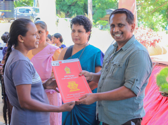 බදුල්ල දිස්ත්රික්කයේ ජනතාවට ඉඩම් බලපත්ර 1,841ක් පිරිනැමේ