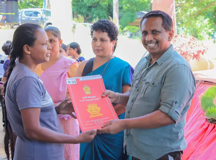 බදුල්ල දිස්ත්‍රික්කයේ ජනතාවට ඉඩම් බලපත්‍ර 1,841ක් පිරිනැමේ
