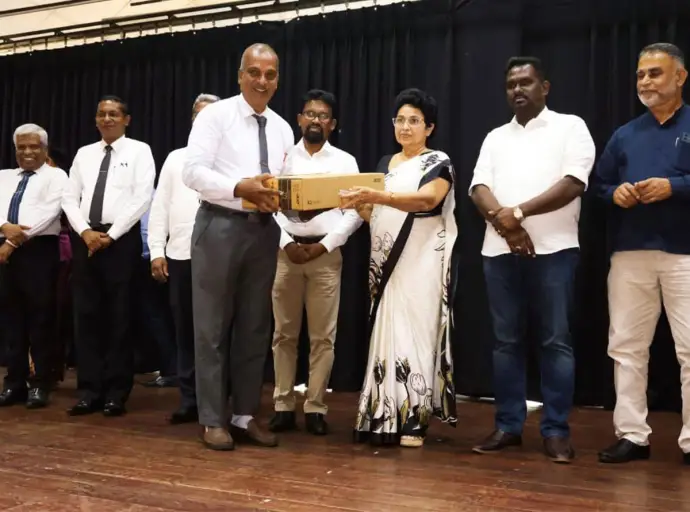 රත්නපුර අතිදුෂ්කර පාසල් සඳහා රුපියල් ලක්ෂ 2460ක් වටිනා උපකරණ  ප්‍රදානයක්