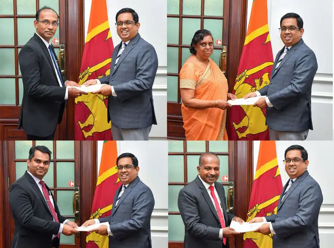වැටුප් සහ විශ්‍රාම වැටුප් කොමිෂන් සභාවේ සාමාජිකයන්ට පත්වීම් ලිපි  ප්‍රදානය කෙරේ