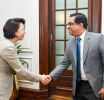 සේවය නිම කර දිවයිනෙන් පිටත්ව යන කොරියානු තානාපති මියොන් ලී  ජනපති ලේකම් හමු වෙයි