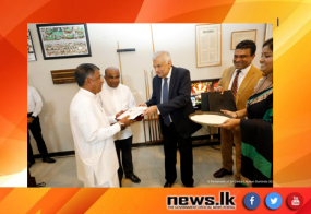 පාර්ලිමේන්තු මන්ත්‍රීවරුන්ගේ වාර්ෂික ක්‍රීඩා තරඟාවලියේ ජයසංකේත  ප්‍රදානය ජනපති සහ කථානායක ප්‍රධානත්වයෙන්