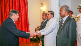 නව තානාපතිවරු සිවුදෙනෙක් අක්ත පත්‍ර භාර දෙති