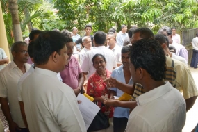 ජනමාධ්‍ය අමාත්‍යවරයා අක්මීමන ජනතාව අමතයි