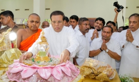 කෝට්ටේ සිරිපැරකුම්බා පිරිවෙනෙහි සර්වඥ ධාතූන් වහන්සේ වන්දනාව ඇරඹේ