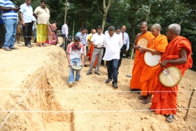 අරණායක විපතට පත්වූවන්ට රාජ්‍ය හා රාජ්‍ය නොවන ආයතන මගින් නිවාස