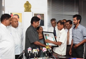 අසරණ පවුලකට &#039;&#039;ගමින් ගමට දොරින් දොරට&#039;&#039;වැඩසටහන යටතේ නිවාස ආධාර