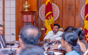 පරිභෝජනයට ප්‍රමාණවත් ඉන්ධන සංචිතයක් මෙරට පවතිනවා -  විදුලිබල හා බලශක්ති අමාත්‍යාංශයේ නිලධාරීන් ජනපති දැනුවත් කරයි.