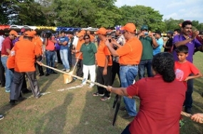 පාර්ලිමේන්තු මන්ත්‍රීවරුන්ගේ පවුලේ සාමාජිකයන් සහභාගී වූ බක්මහ උළෙලක්