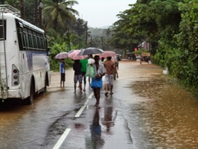 පහත් බිම් රැසක් ජලයෙන් යටවේ