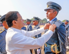 කැඩෙට් නිලධාරින් අධිකාරියට පත්වීමේ සහ ආධුනිකයින්ගේ විසිරයාම ජනපති ප්‍රධානත්වයෙන්