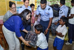 රත්නපුර ආපදාවට පත් පාසල් දරුවන්ට ආධාර