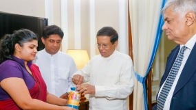 ජාතික නිවාස දින කොඩිය ජනපතිට