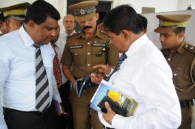 පාවහන් යුවලක සඟවා මත්කුඩු ගෙනා කාන්තාවන් දෙදෙනෙක් අත්අඩංගුවට