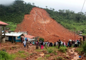 දිස්ත්‍රික් දෙකකට නායයාම් අනතුරු නිවේදන