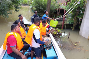 නාවික හමුදා ගංවතුර ආපදා සහන කණ්ඩායම් බස්නාහිර පළාතේ ස්ථානගත කෙරේ