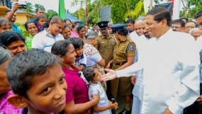 අරණායක නාය යාමෙන් විපතට පත්වූවන් සඳහා ඉදිකළ නිවාස සංකීර්ණයේ ජනපති නිරීක්ෂණ චාරිකාවක