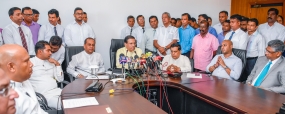 මහින්ද අමරවීර මහතා මහවැලි සංවර්ධන රාජ්‍ය අමාත්‍ය ධූරයේ  වැඩ භාරගැනීමේ අවස්ථාවට ජනපති එක් වෙයි