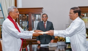 නව කැබිනට් අමාත්‍යවරු දෙදෙනෙක් සහ රාජ්‍ය අමාත්‍යවරියක් ජනපති ඉදිරියේ දිවුරුම් දෙයි