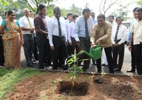 ජනපති පදවි ප‍්‍රාප්තියට වෙනුවෙන් අධ්‍යාපන අමාත්‍යාංශයේ රුක් රෝපණයක්