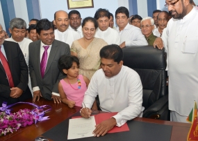 ජනමාධ්‍ය ඇමති වැඩ අරඹයි