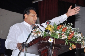 රනිල් ටී බෝයි වෙලා ඉන්න ඇගේ වෛරය චිත්‍රපටයේ චන්ද්‍රිකා රඟපානවා